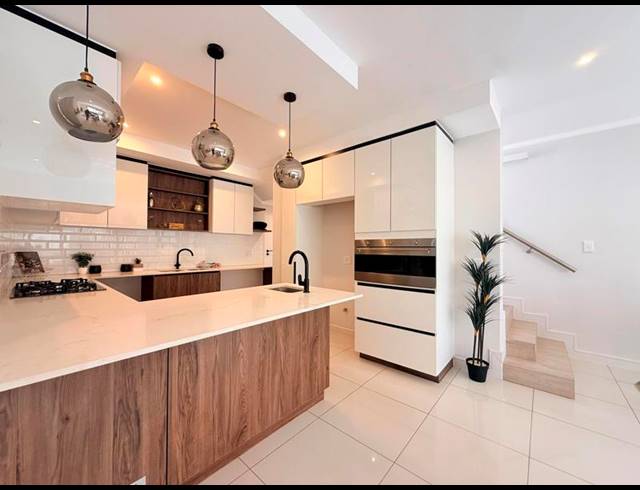 4 BEDROOM DUPLEX FOR SALE IN BRYANSTON